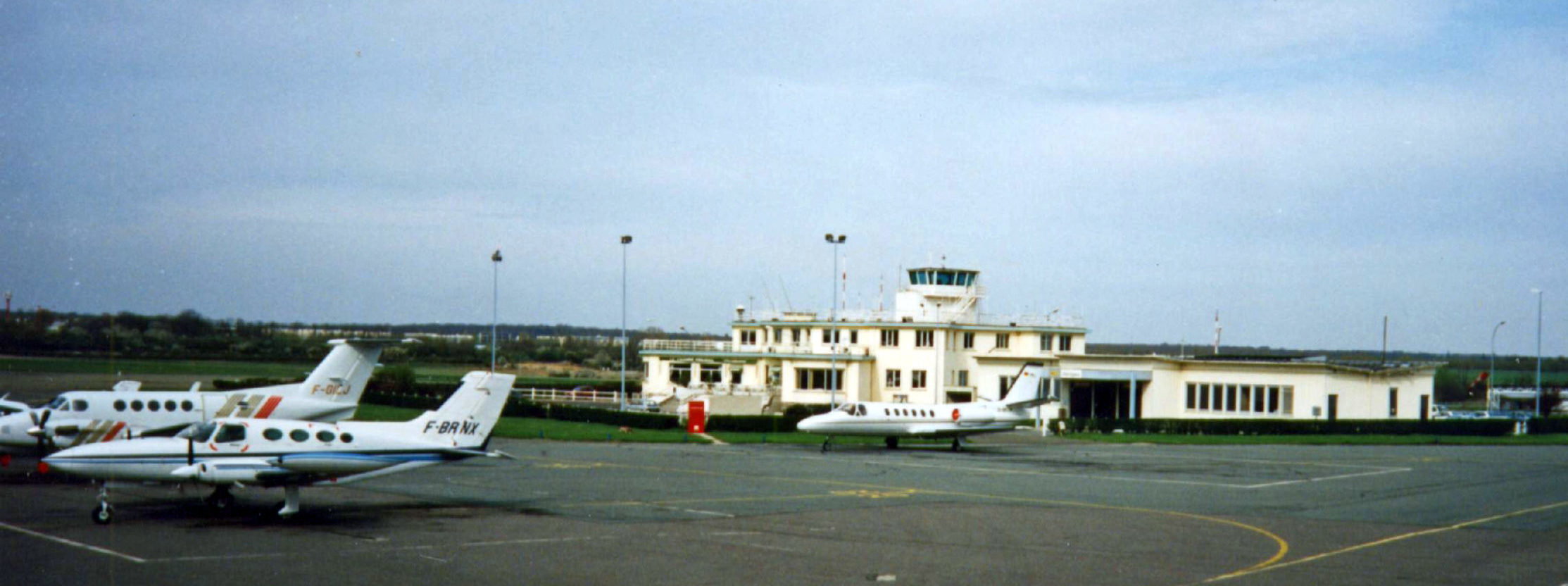 ISBA L'aérogare de ToussusleNoble Aeriastory.fr